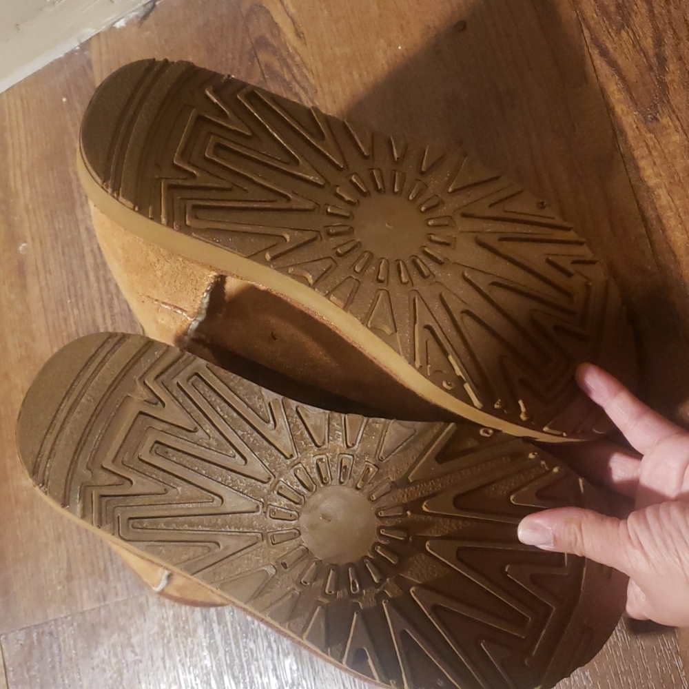 Boots - Picture 3 of 3